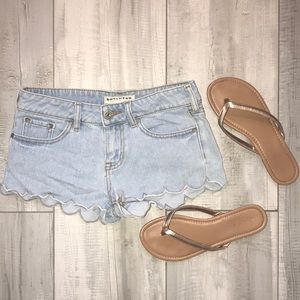 Bullhead Scalloped  jean shorts